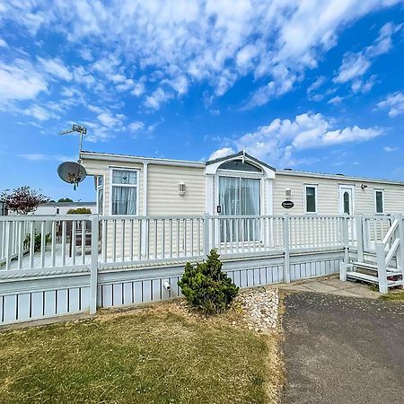 Brilliant Caravan For Hire At Manor Park In Hunstanton Norfolk Ref 23176K Hotel Екстериор снимка