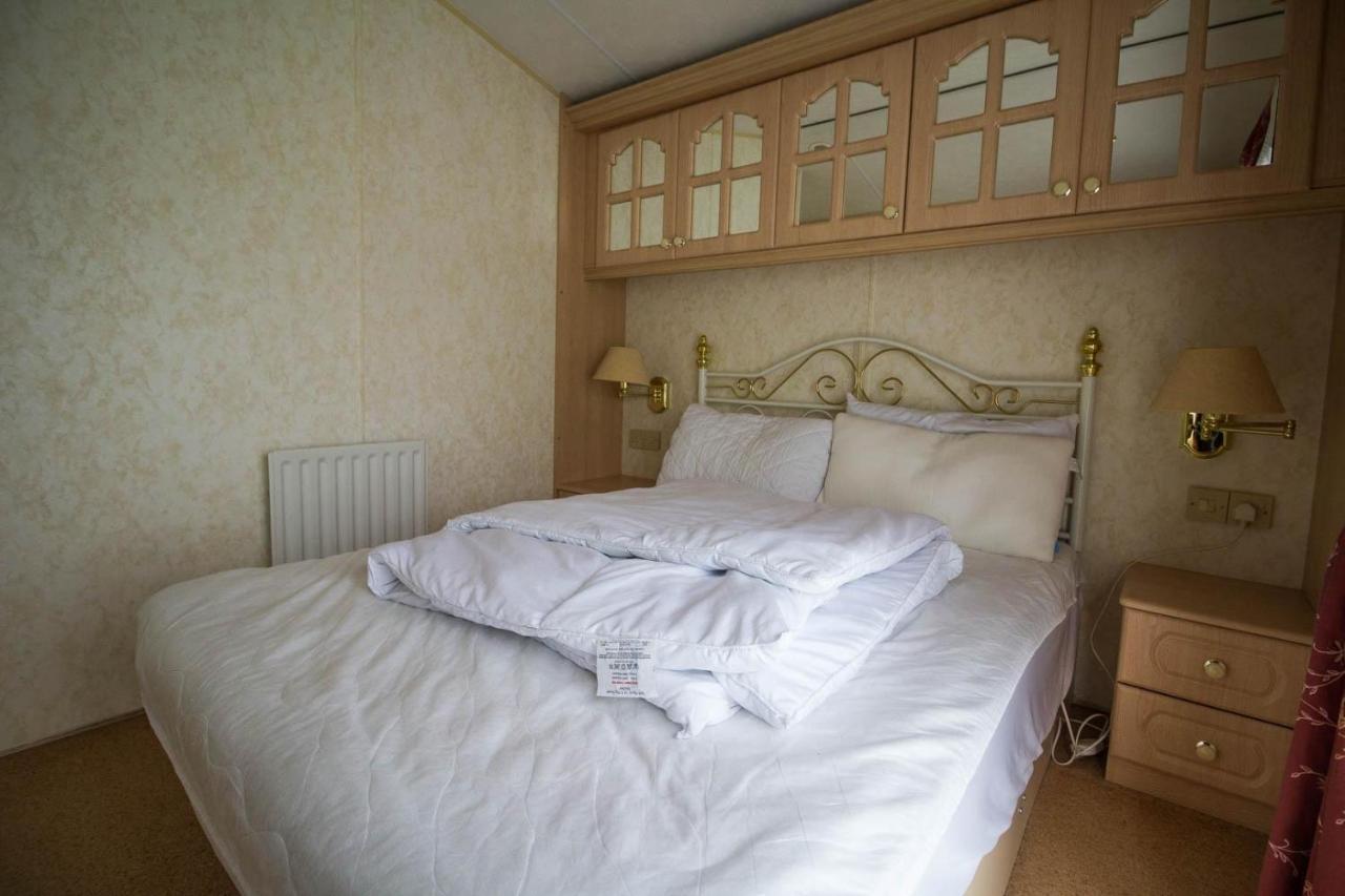 Brilliant Caravan For Hire At Manor Park In Hunstanton Norfolk Ref 23176K Hotel Екстериор снимка