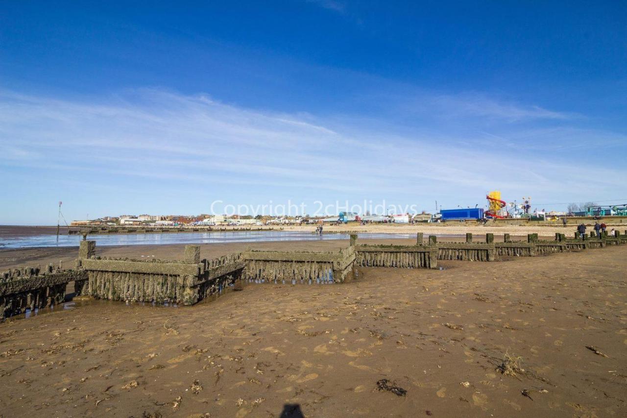 Brilliant Caravan For Hire At Manor Park In Hunstanton Norfolk Ref 23176K Hotel Екстериор снимка