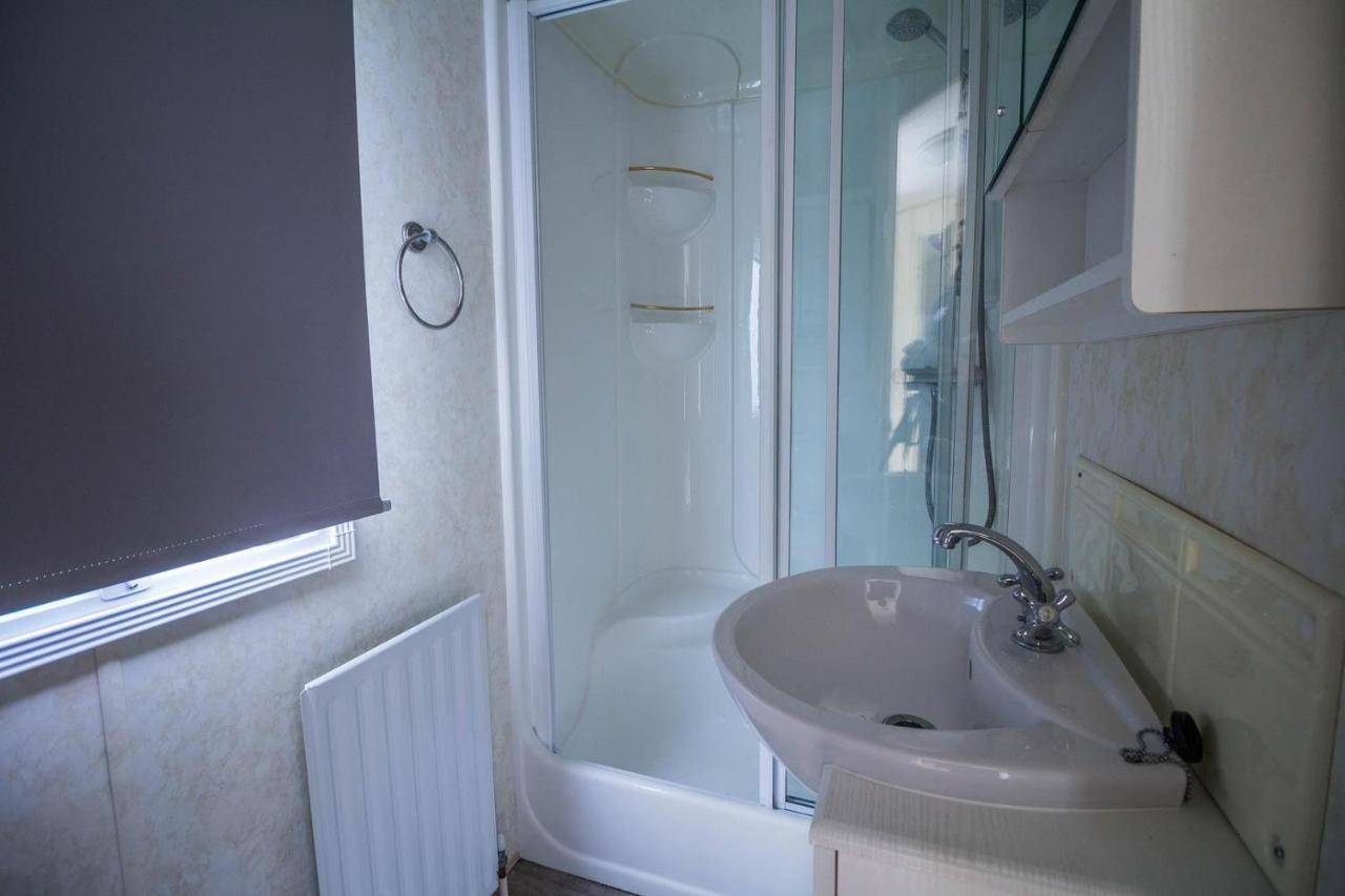 Brilliant Caravan For Hire At Manor Park In Hunstanton Norfolk Ref 23176K Hotel Екстериор снимка