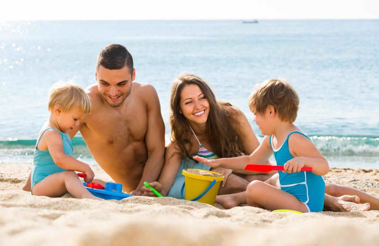 Brilliant Caravan For Hire At Manor Park In Hunstanton Norfolk Ref 23176K Hotel Екстериор снимка