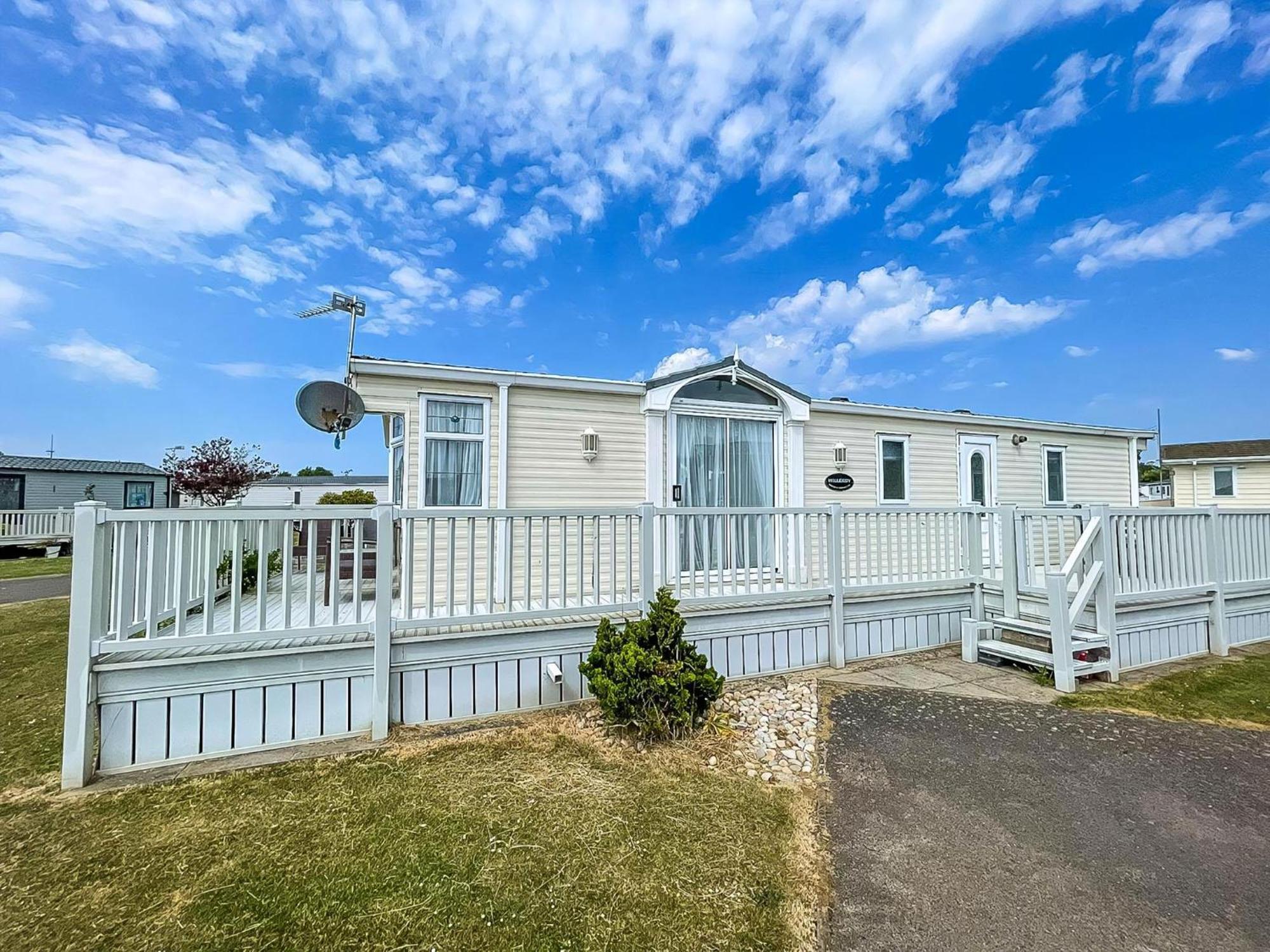 Brilliant Caravan For Hire At Manor Park In Hunstanton Norfolk Ref 23176K Hotel Екстериор снимка