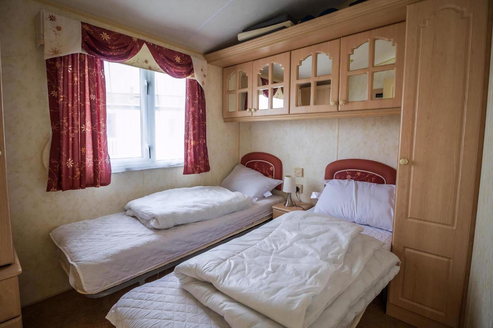 Brilliant Caravan For Hire At Manor Park In Hunstanton Norfolk Ref 23176K Hotel Екстериор снимка